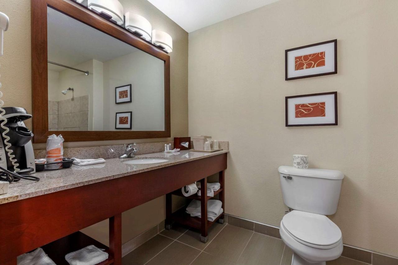 Comfort Suites Delavan - Lake Geneva Area מראה חיצוני תמונה