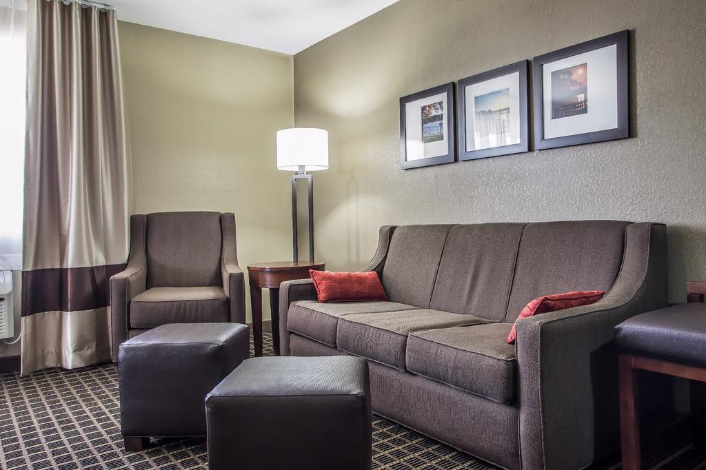 Comfort Suites Delavan - Lake Geneva Area מראה חיצוני תמונה