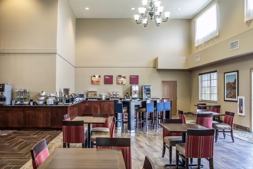 Comfort Suites Delavan - Lake Geneva Area מראה חיצוני תמונה