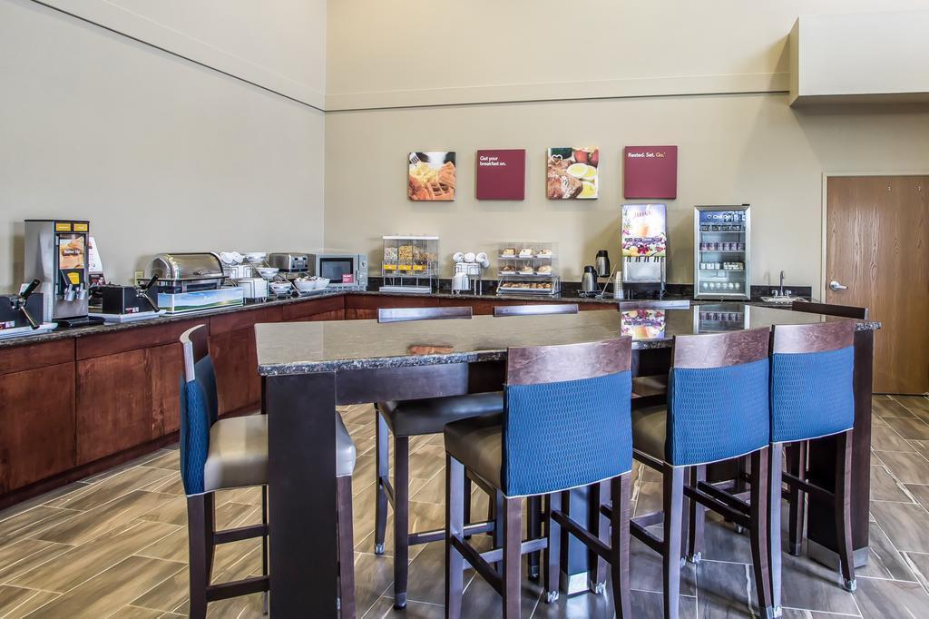 Comfort Suites Delavan - Lake Geneva Area מראה חיצוני תמונה